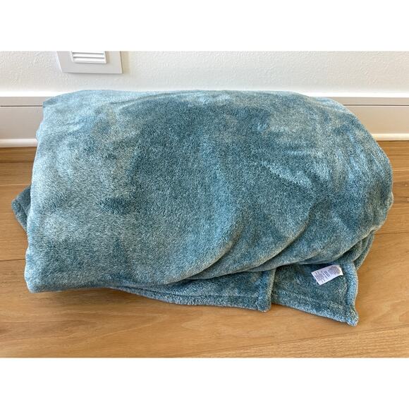 Berkshire Life EcoSoft Plush Polyester Blanket Queen Blue - Picture 2 of 4